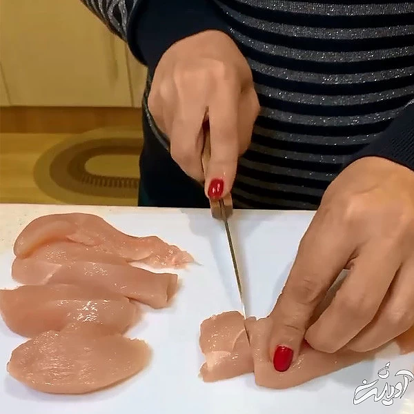 طرز تهیه سالاد سزار با مرغ سوخاری رستورانی